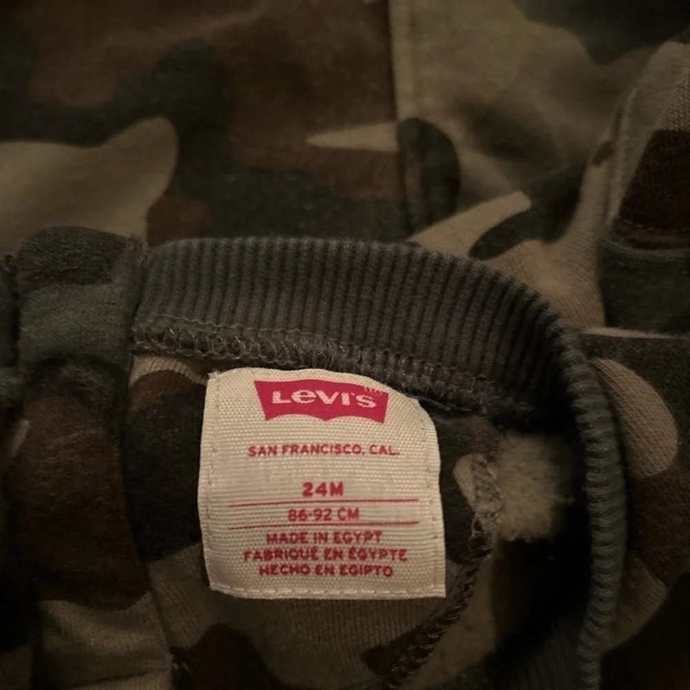 Levi’s camo sweatsuit, 24 months